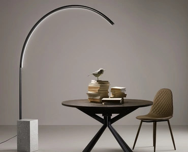 Lampada da terra Biblio in metallo con base in ceppo di grè di Ondaluce