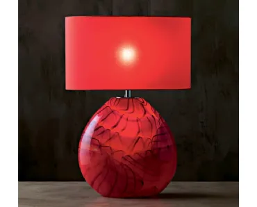Lampada da tavolo Boheme con vaso in vetro rosso, nero e oro e paralume in tessuto rosso di Le Fablier