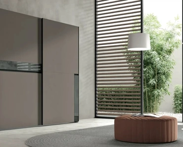 Armadio con anta scorrevole e inserto in vetro Margo di Artigianmobili