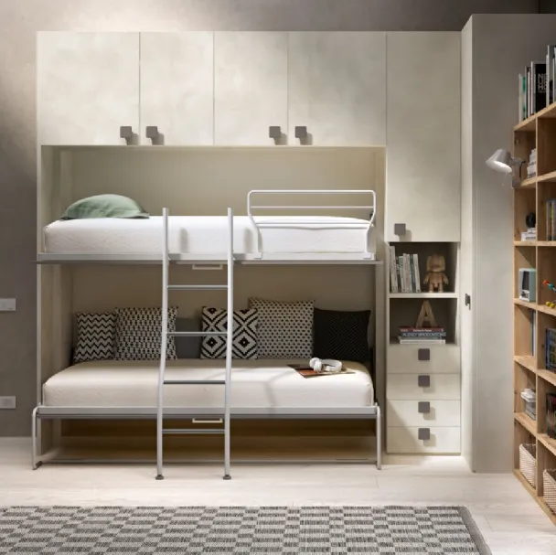 Camera salvaspazio con letto a castello aperto Room 152 di Zg Mobili
