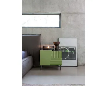 Comodino Design in Rovere massello laccato Verde di Devina Nais