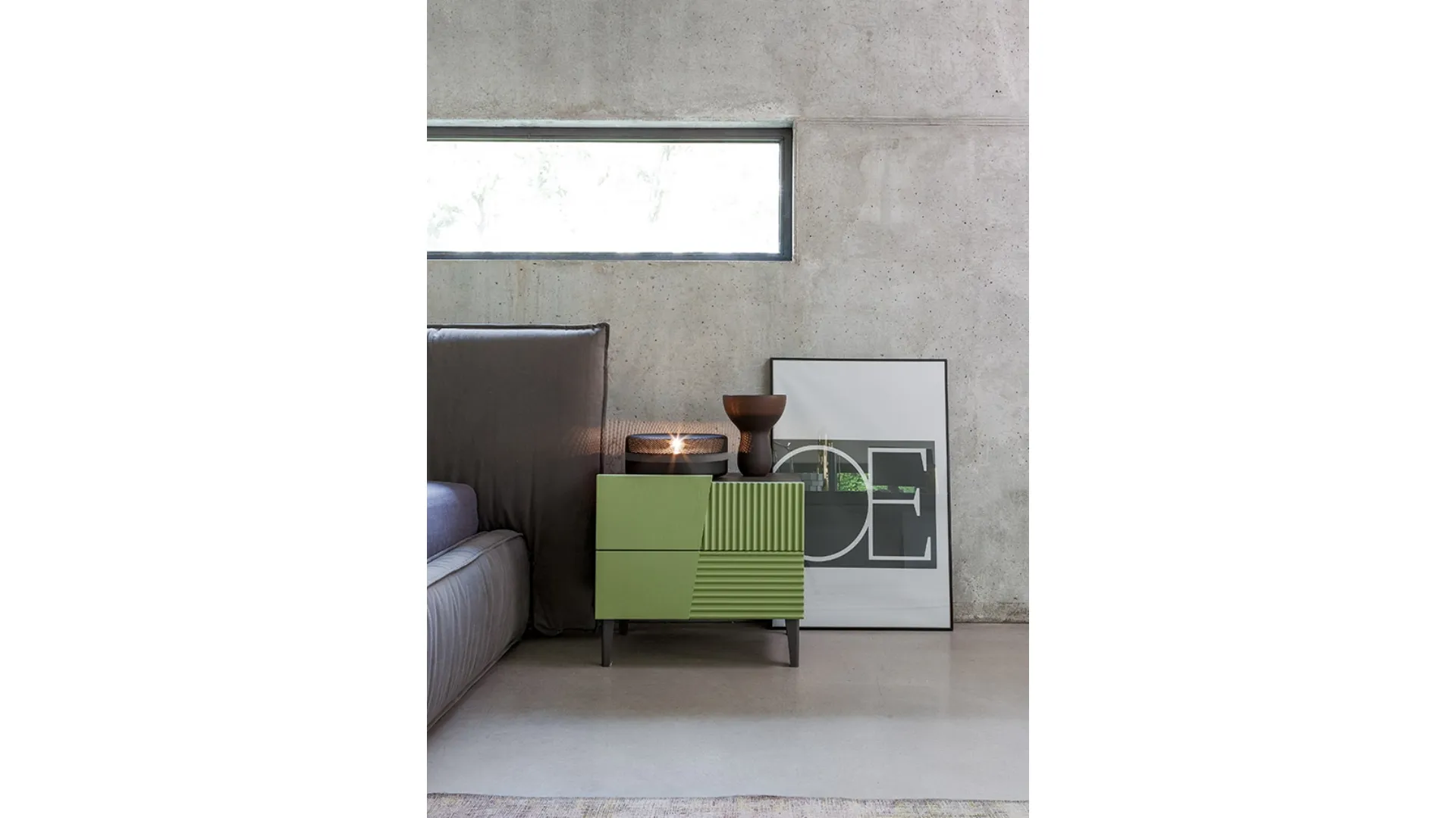 Comodino Design in Rovere massello laccato Verde di Devina Nais