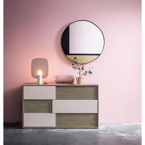 Comò Side in legno di Rovere con finiture diverse di Devina Nais
