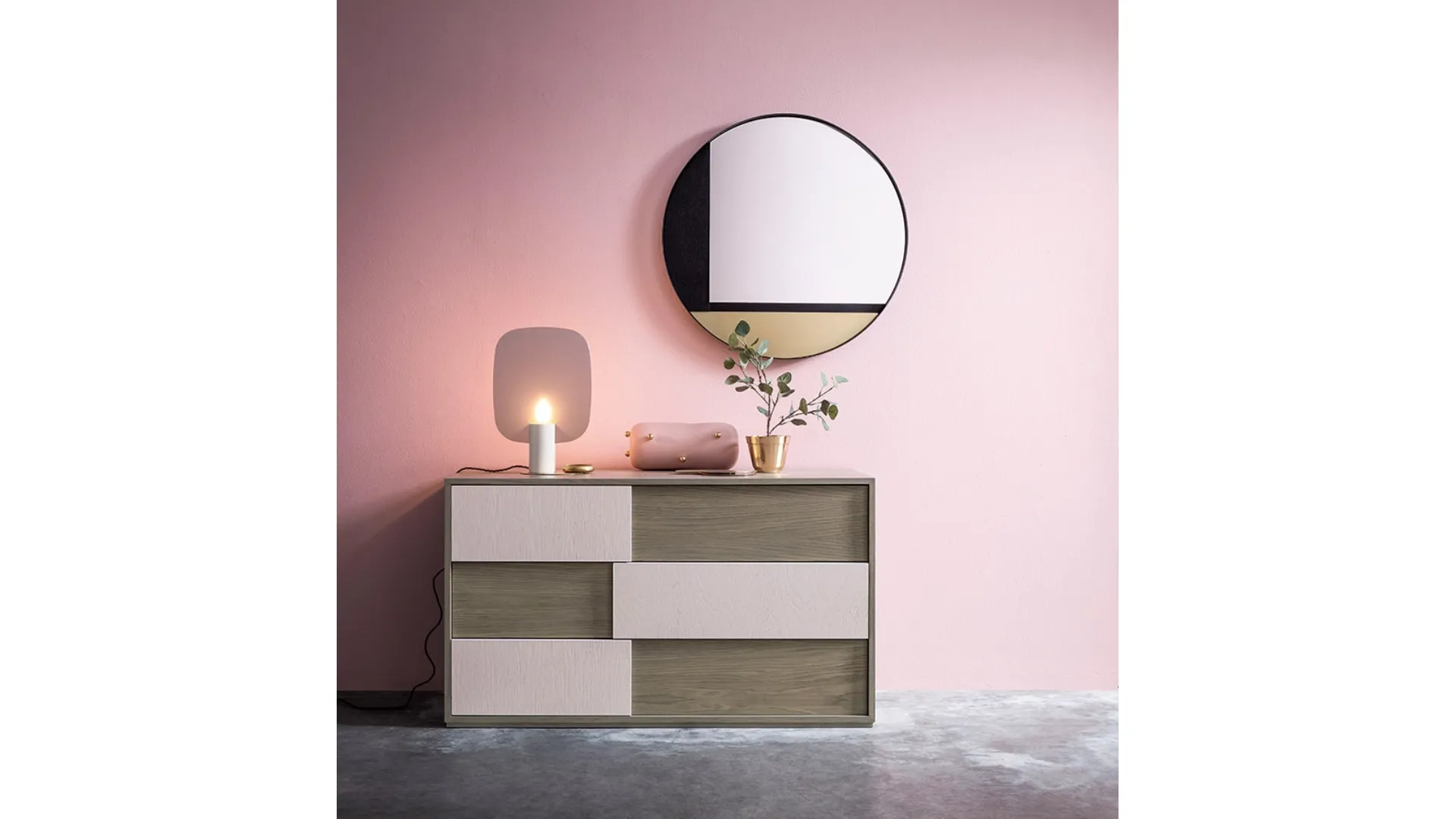 Comò Side in legno di Rovere con finiture diverse di Devina Nais