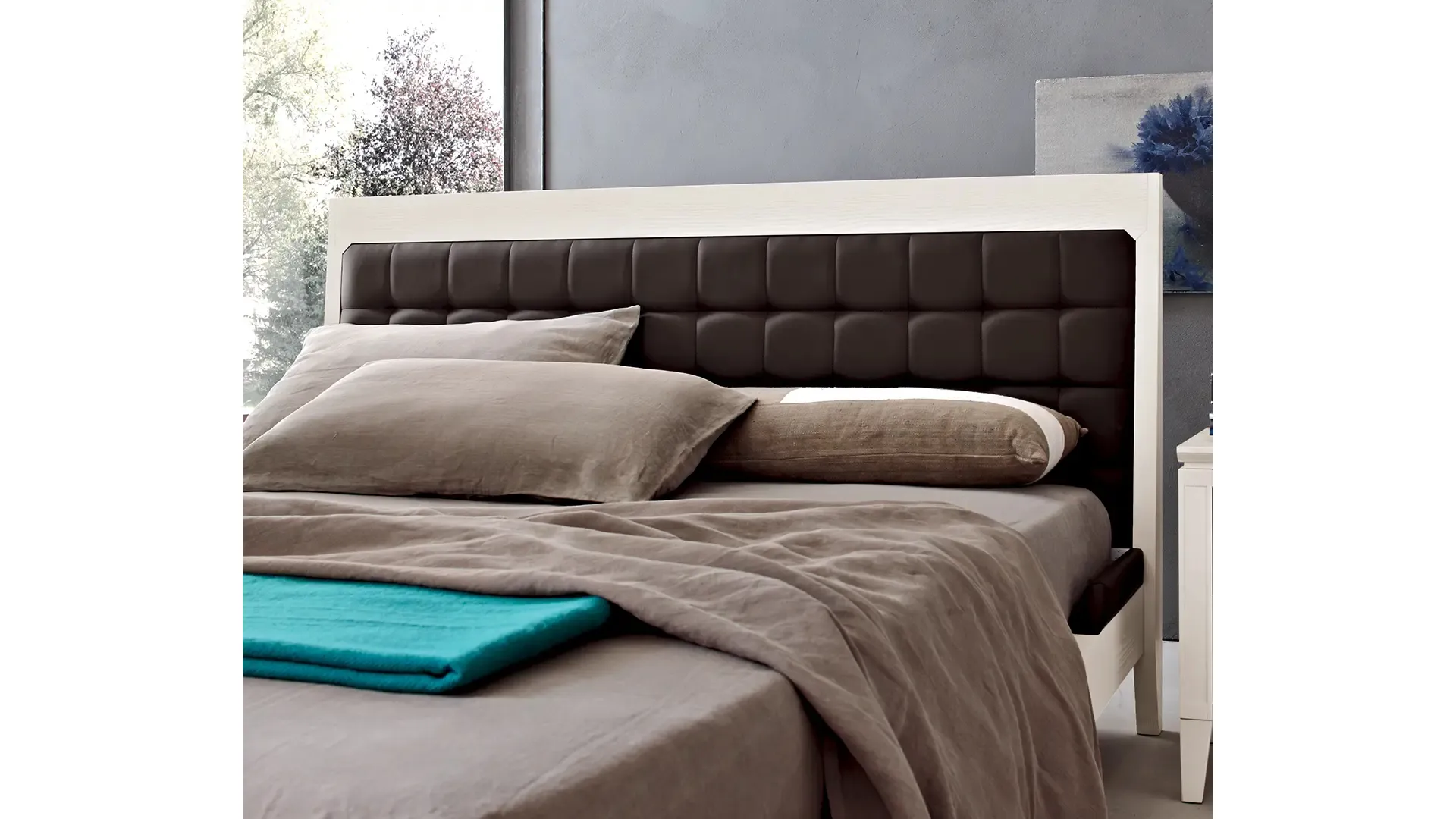 Letto Lino con testiera in pelle di Le Fablier