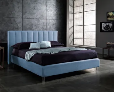 Letto in tessuto azzurro cielo con testiera imbottita Navajo di Artigianaletti