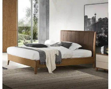 Letto Nirvana in legno con testiera in pelle di Le Fablier