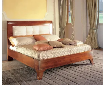 Letto classico in legno con testiera in ecopelle Oleandro Le Fablier