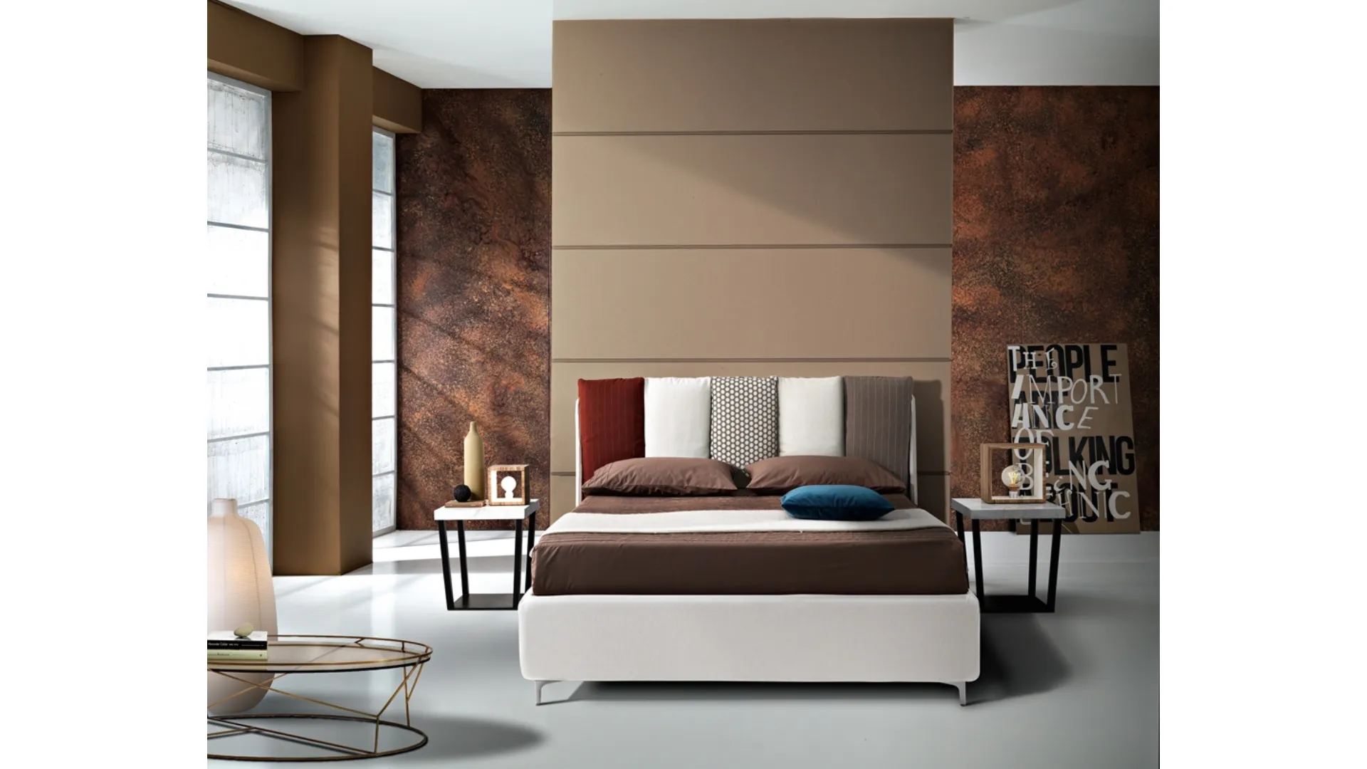 Letto con testiera in tessuto tinta unita e fantasia Pillow di Artigianaletti