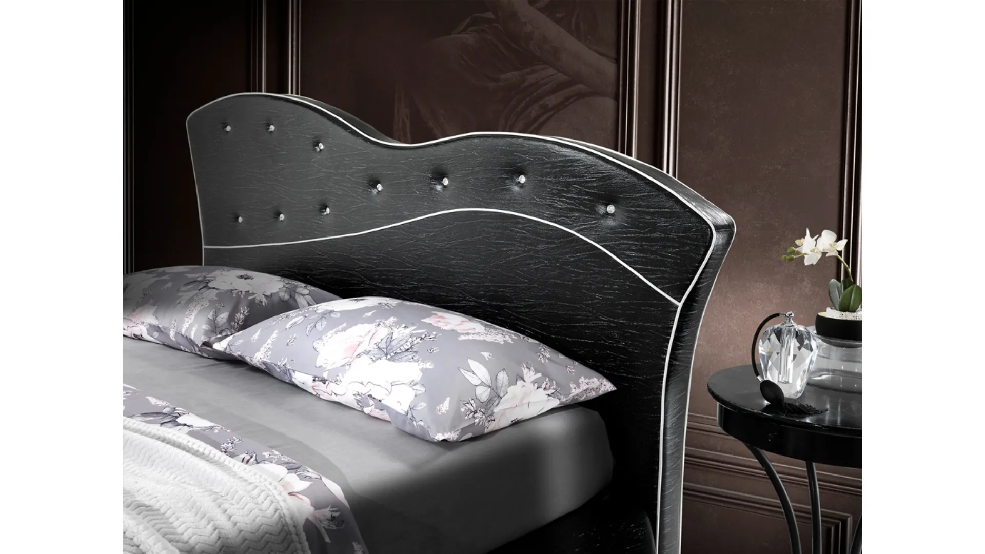 Letto rotondo con testiera a onda e bordino a contrasto Tondo di Artigianaletti