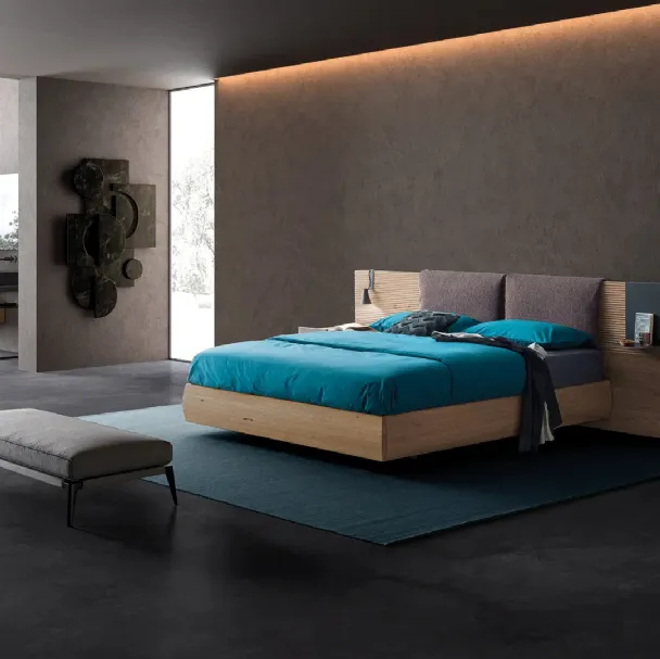 Letto Zen Bold Grey in legno di Rovere con testiera arricchita da due cuscini in tessuto imbottito di Devina Nais
