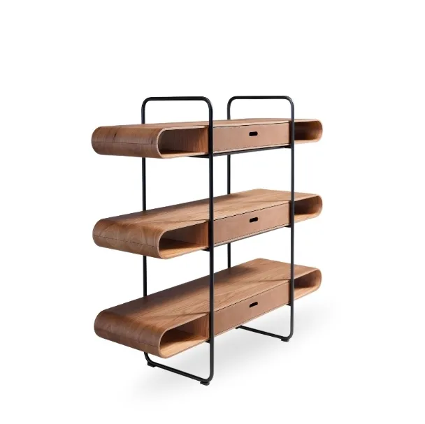 Libreria Apelle in metallo con ripiani in legno e cassetti in cuoio di Midj