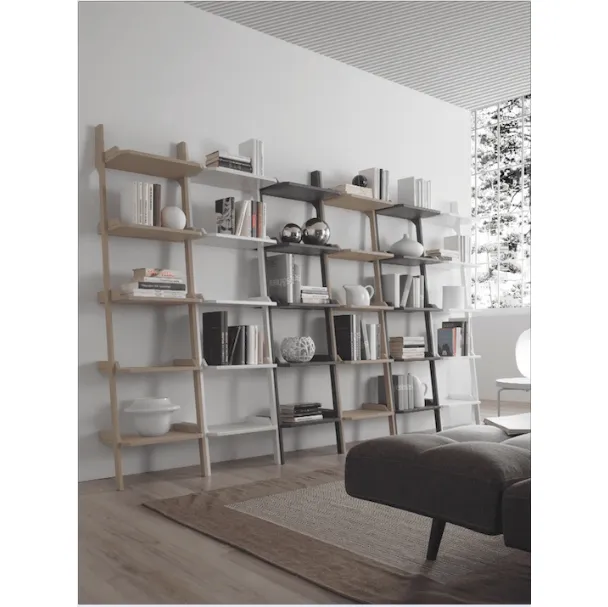 Libreria a muro con struttura in MDF e ripiani in melaminico Cheope di Capodarte