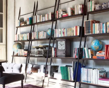 Libreria componibile Easy con struttura in ferro laccato Nero e ripiani in legno massello di Devina Nais