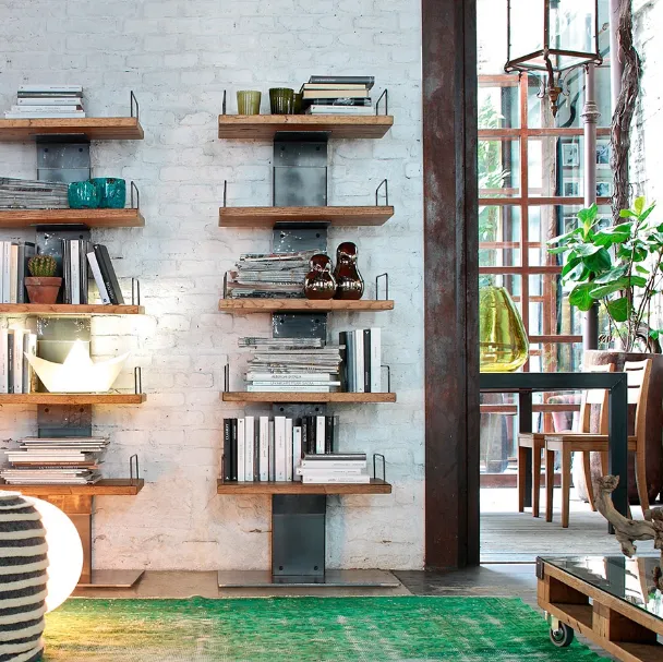 Libreria componibile Infinity con struttura in ferro e ripiani in Rovere massello di Devina Nais