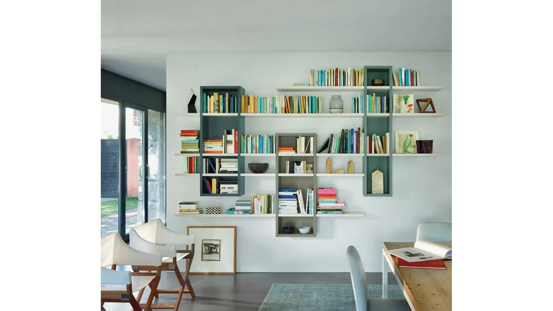 Libreria sospesa componibile Modo M6C78 in laccato opaco di Sangiacomo