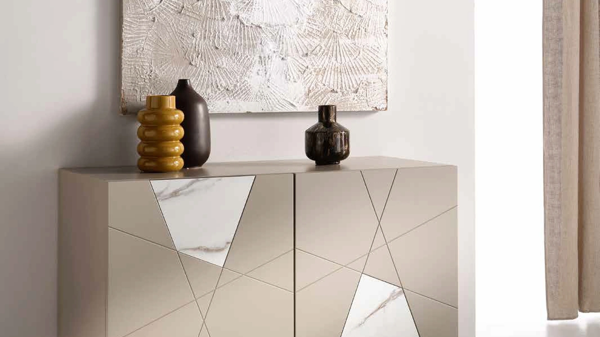 Madia Adel in MDF pantografato con inserti in vetro effetto marmo di Capodarte