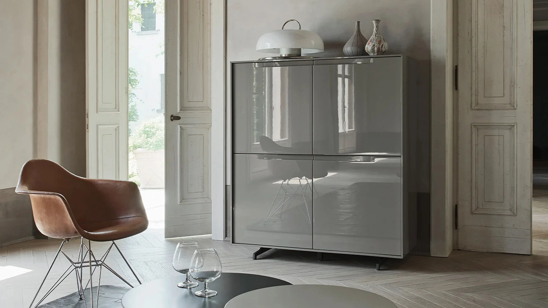 Madia Vela 03 in laccato lucido Ardesia di Sangiacomo