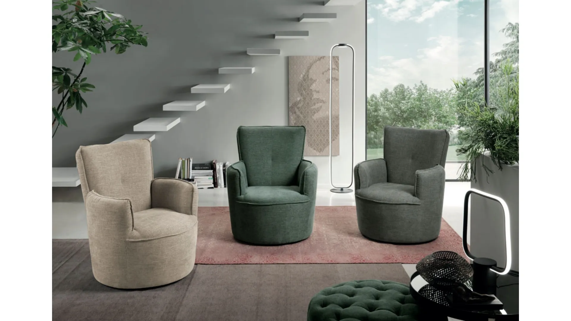 Poltroncina in tessuto con schienale e braccioli arrotondati Archie di Capodarte