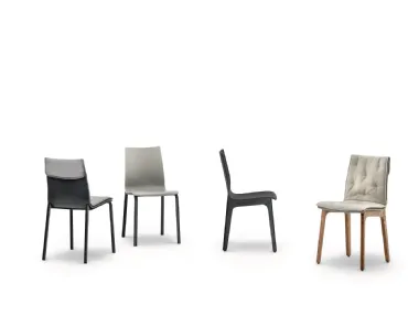 Sedia Alfa con struttura in legno massello e monoscocca in legno laccato di Bontempi