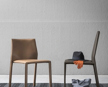 Sedia Corium in cuoio di  Alf Da Frè