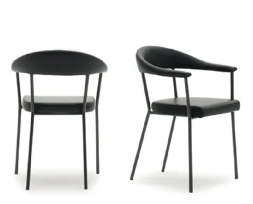 Sedia Director in ecopelle nera con struttura in tubolare metallico industrial di Devina Nais
