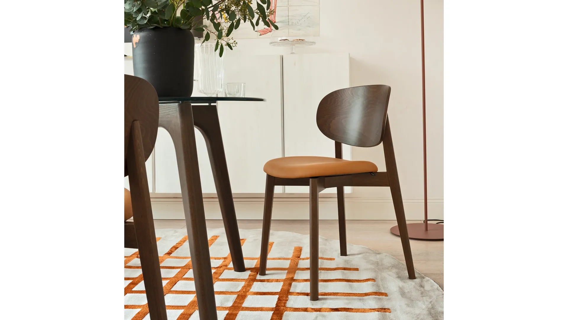 Sedia in legno dal design classico Eide di Connubia