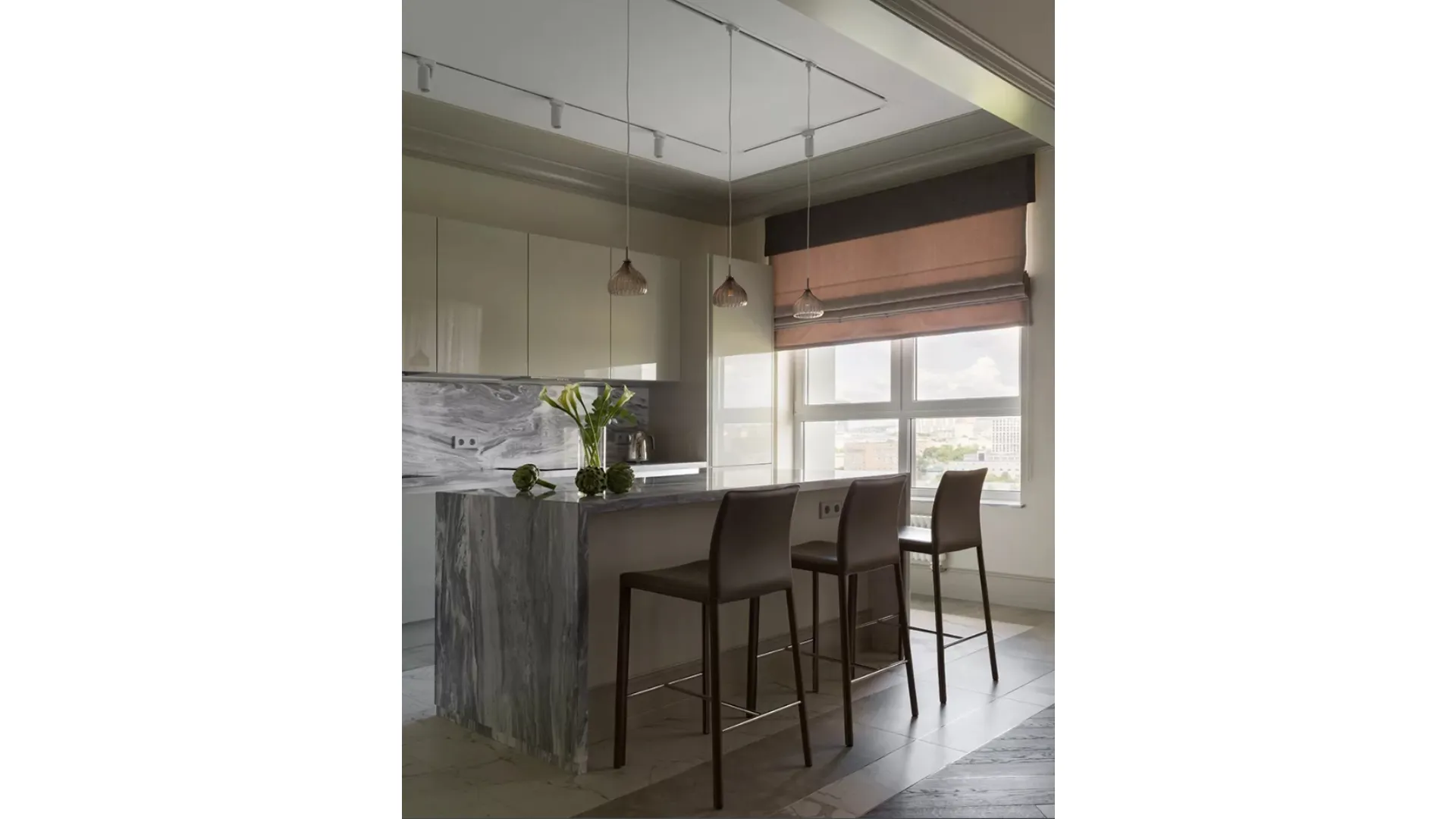 Sgabello in cuoio Nuvola di Midj