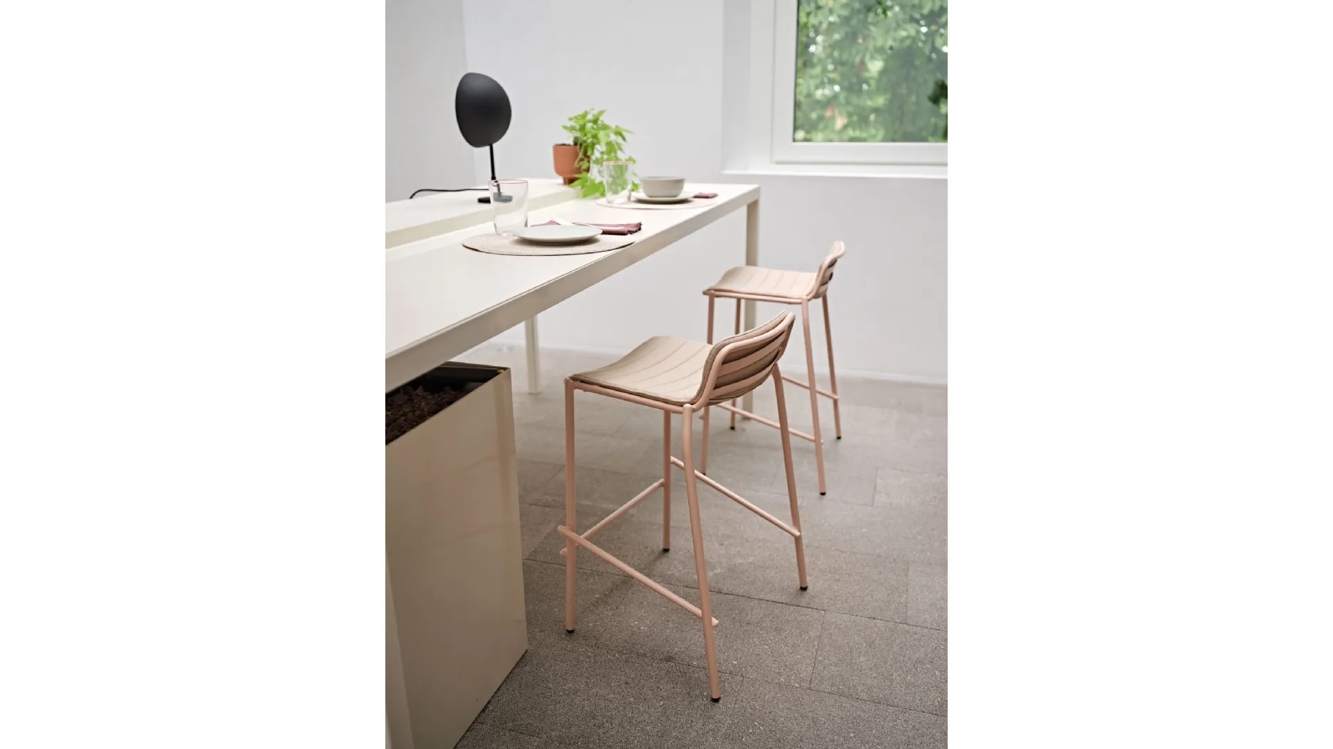 Sgabello in metallo Trampoliere di Midj