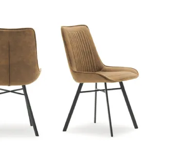 Sedia Sixty in ecopelle di Devina Nais