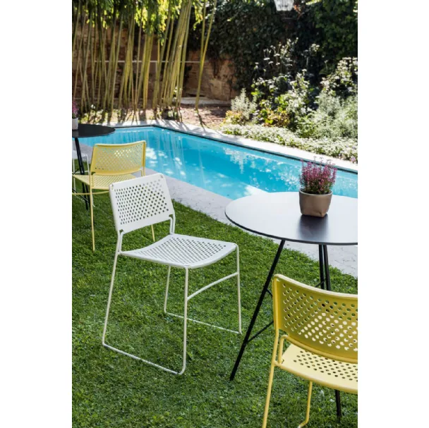 Sedia impilabile in acciaio con gambe a slitta Slim S M di Midj