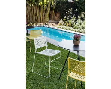 Sedia impilabile in acciaio con gambe a slitta Slim S M di Midj