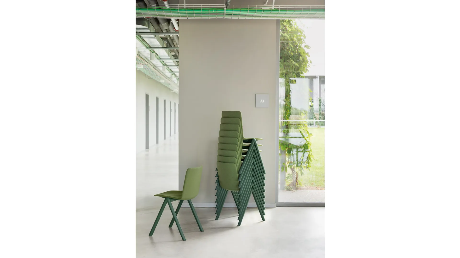 Sedia impilabile Stack Imbottita di Midj