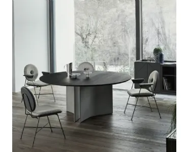 Tavolo rotondo Magnum con base in cemento e piano in legno impiallaciato di Bontempi