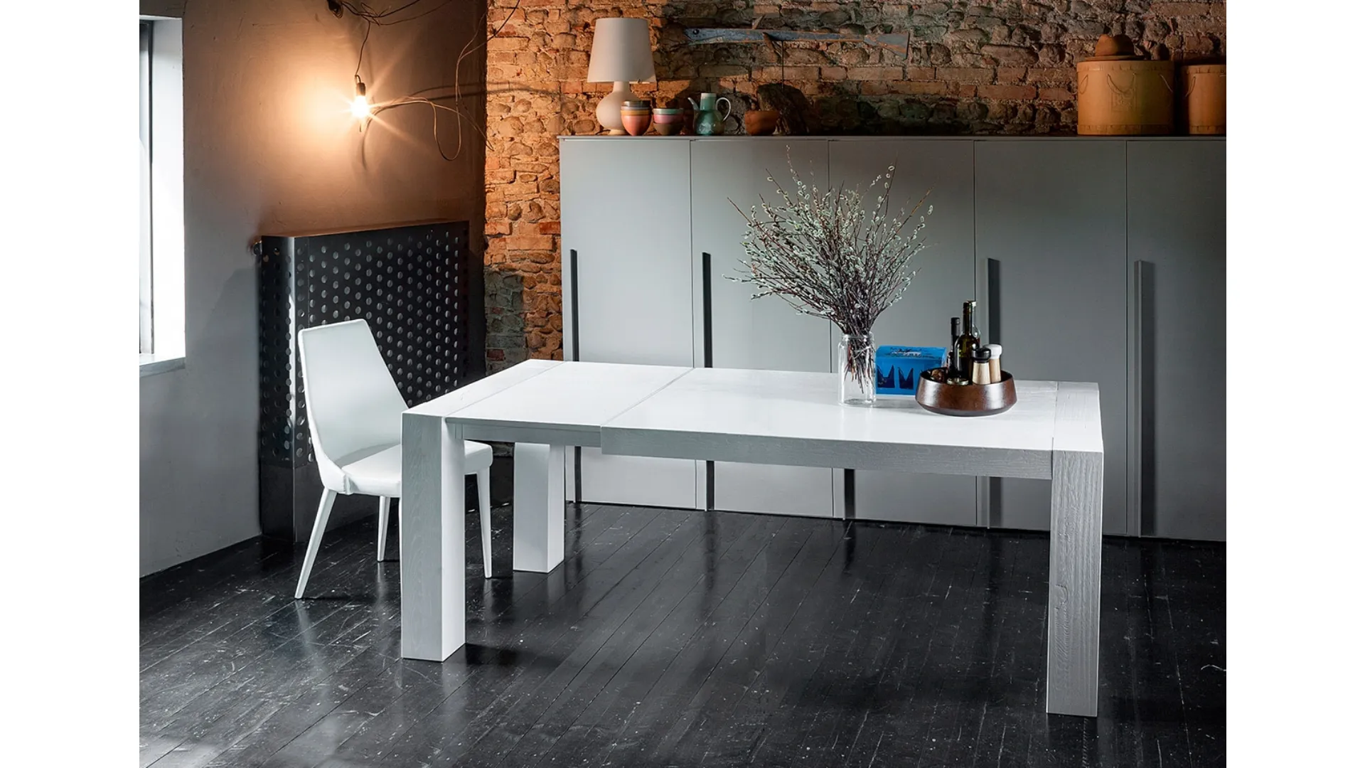 Tavolo allungabile Mini Brooklyn in Rovere massello laccato di Devina Nais