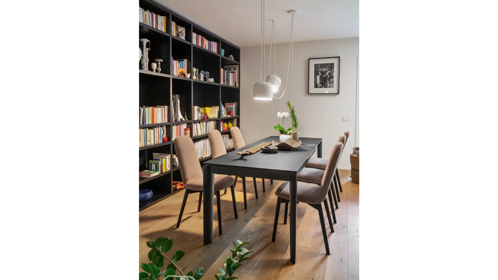 Tavolo allungabile in ceramica stone e gambe in faggio grafite Lord di Connubia