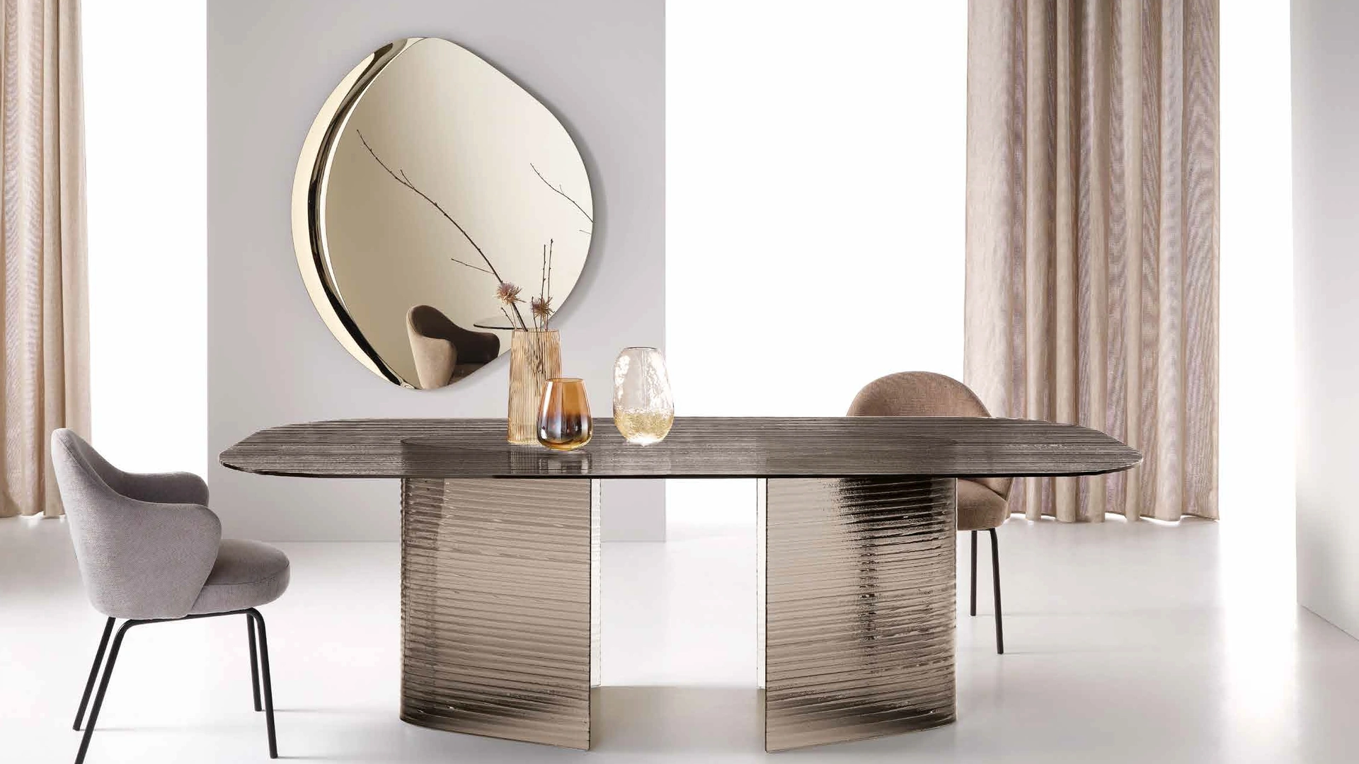 Tavolo Lovely in vetro rigato trasparente di Capodarte