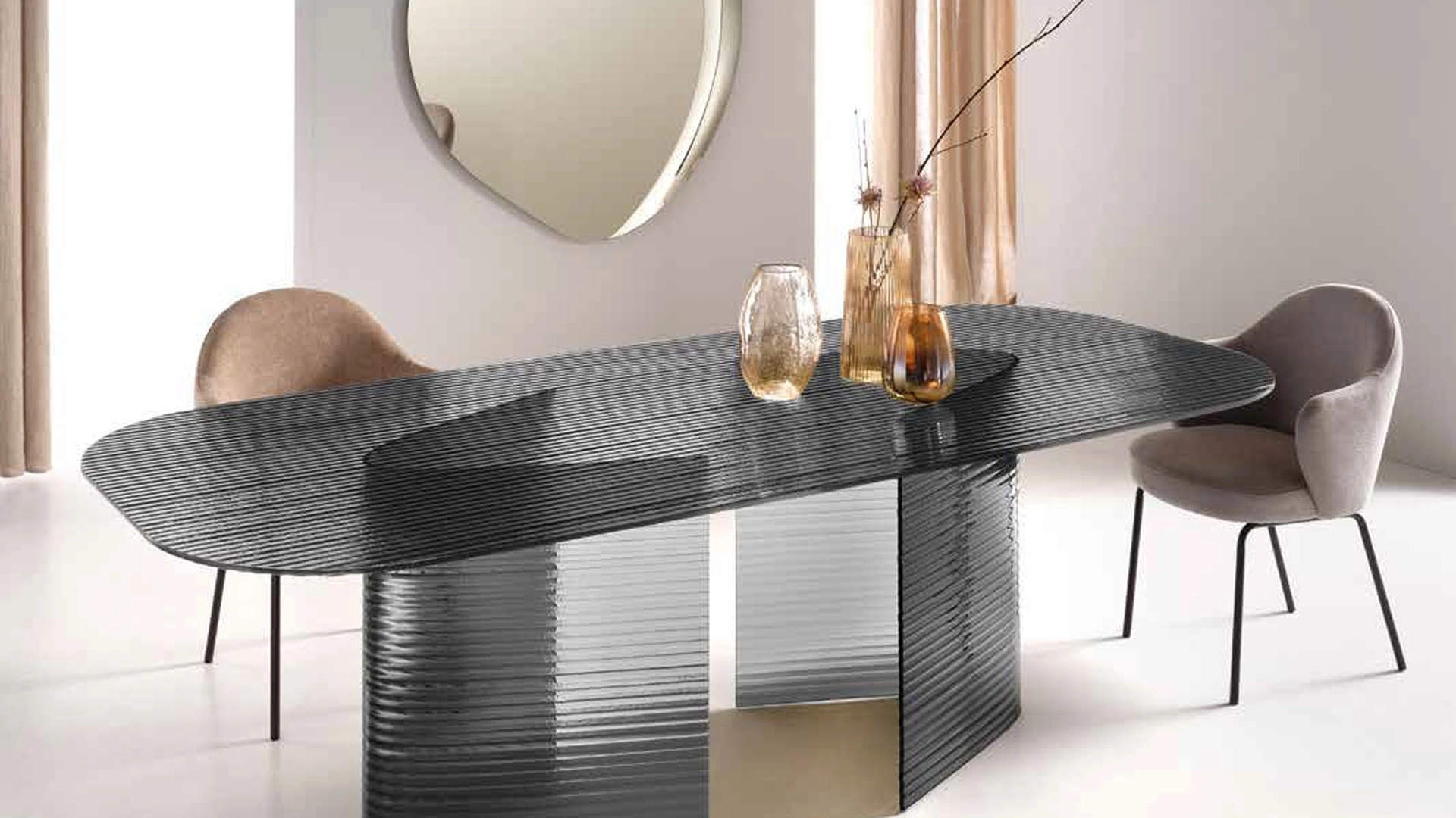 Tavolo Lovely in vetro rigato trasparente di Capodarte