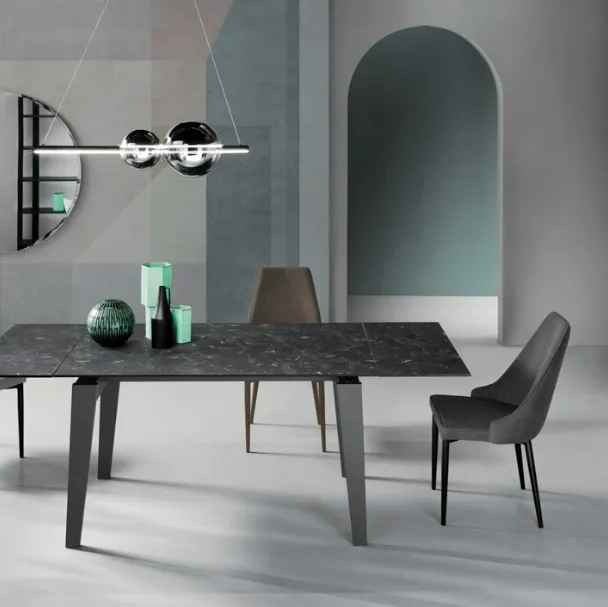 Tavolo allungabile Niky in vetro laminato effetto marmo di Capodarte