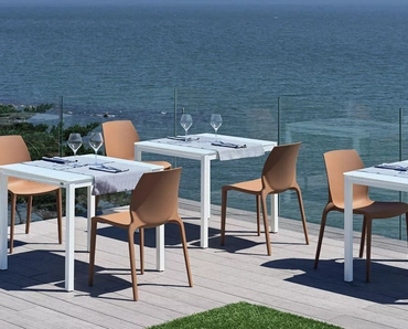 Tavolo Diesis Outdoor con top in vetro di Bontempi